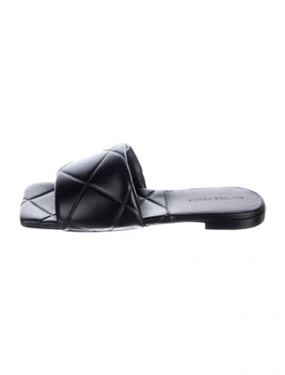 Pre-owned Bottega Veneta Fettucce Leather Slides In Black