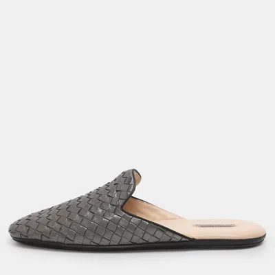Pre-owned Bottega Veneta Fiandra Size 41 Silver Intrecciato Leather Flat Mules