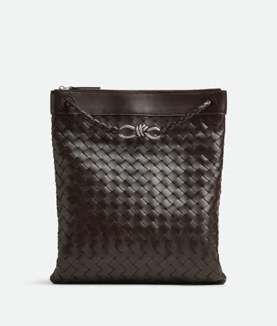 Bottega Veneta Flat Andiamo Messenger In Fondant