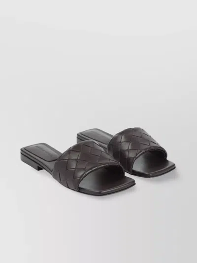 Bottega Veneta Flat Sandals With Intrecciato Leather Strap