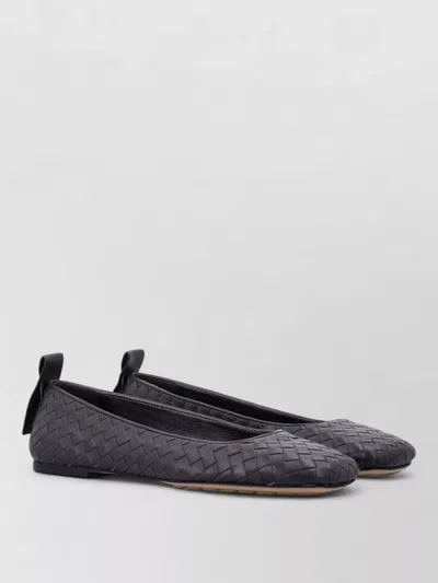 Bottega Veneta Flat Woven Ballerina Shoes Bow Detail In Gray