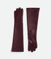 Bottega Veneta Gants Mi-longs En Cuir Intrecciato In Purple