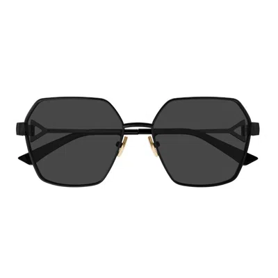 Bottega Veneta Geometric Frame Sunglasses In 001 Black Black Grey