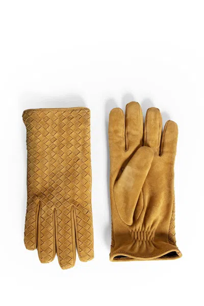 Bottega Veneta Tan Intrecciato Suede Gloves In Brown