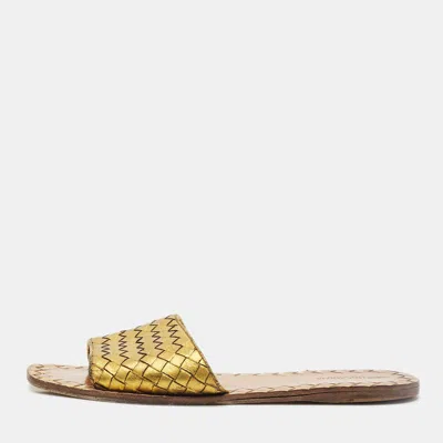 Pre-owned Bottega Veneta Gold Intrecciato Leather Flat Slides Size 41