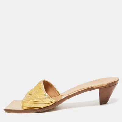 Pre-owned Bottega Veneta Gold Pleated Leather Slide Sandals Size 38.5