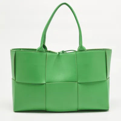 Pre-owned Bottega Veneta Green Intrecciato Leather Medium Arco Tote