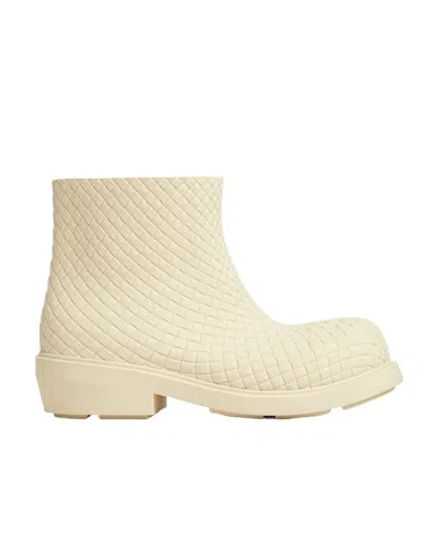 Bottega Veneta Intraccio Patterned Boots In Nude
