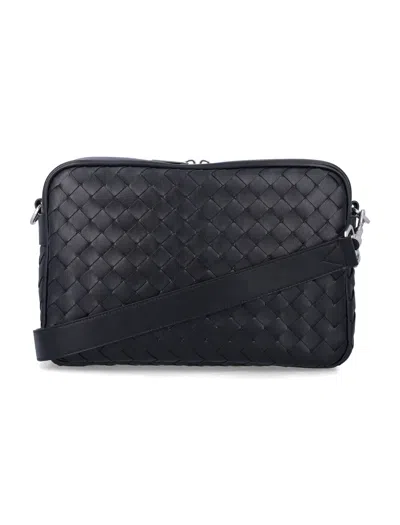 Bottega Veneta Mini Intrecciato Camera Handbag - 19 Cm X 29 Cm X 8 Cm In Black