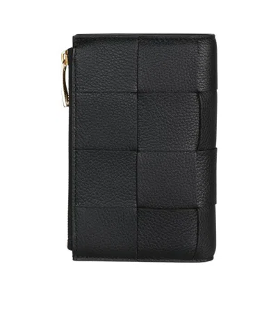 Bottega Veneta Intrecciato Bi-fold Leather Wallet In Black