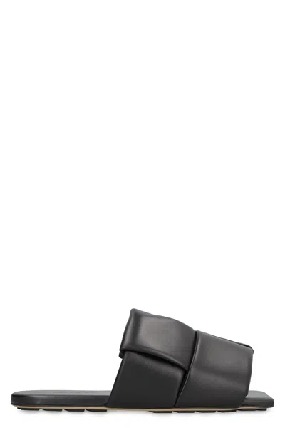 Bottega Veneta Intrecciato Black Leather Sandals For Men