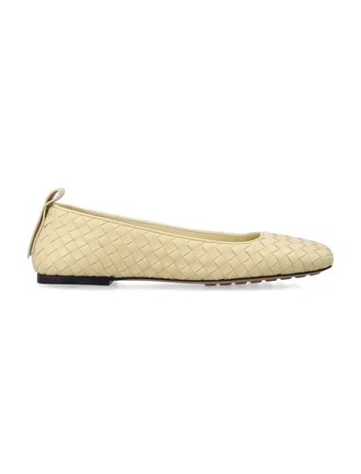Bottega Veneta Intrecciato Leather Ballet Flats In Butter Yellow