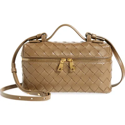 Bottega Veneta Intrecciato Leather Convertible Vanity Case In Beige