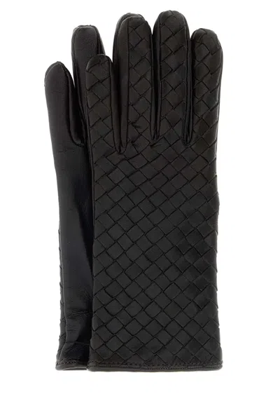 Bottega Veneta Intrecciato Leather Gloves In Black