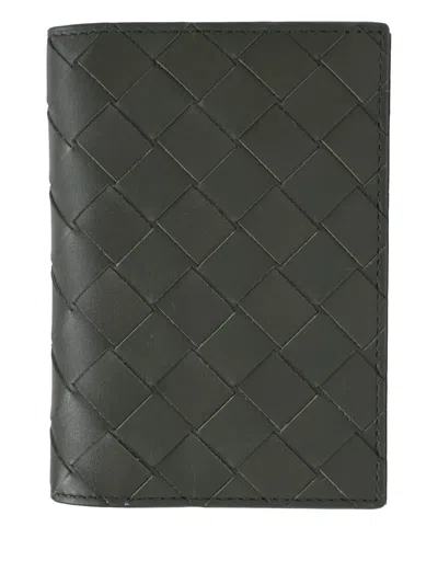 Pre-owned Bottega Veneta Intrecciato Leather Passport Case In Green