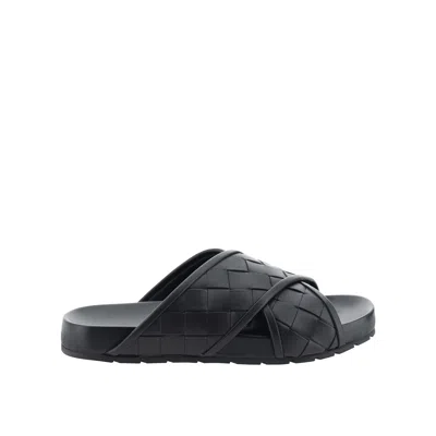 Bottega Veneta Intrecciato Leather Sandals Men In Black
