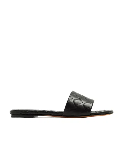 BOTTEGA VENETA BOTTEGA VENETA QUILTED SLIP-ON SANDALS