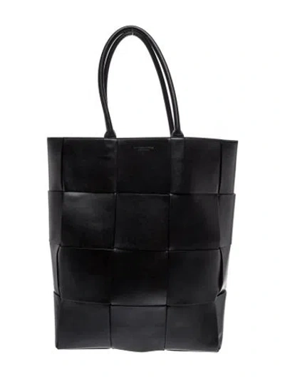Pre-owned Bottega Veneta Intrecciato Maxi Cabat In Black