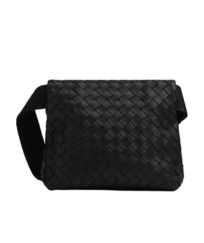 Bottega Veneta Intrecciato Messenger Bag In Black