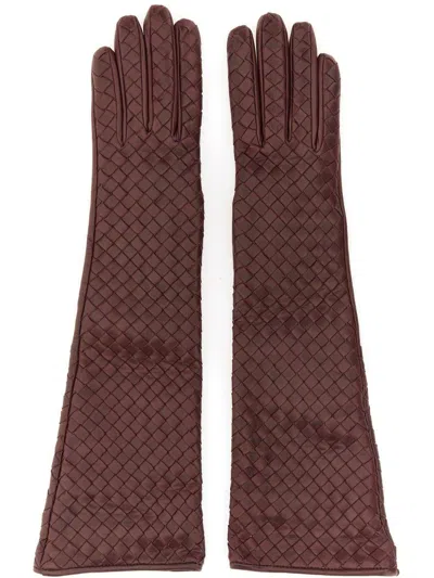 Bottega Veneta Intrecciato Midi Gloves In Bordeaux