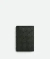 Bottega Veneta Intrecciato Reisepassetui In Dark Green