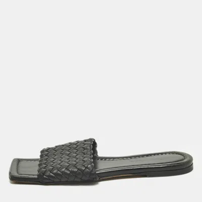 Pre-owned Bottega Veneta Intrecciato Size 37 Black Leather Flat Slide