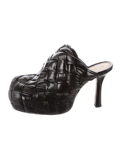 Pre-owned Bottega Veneta Intrecciato Weave Leather Mules In Black