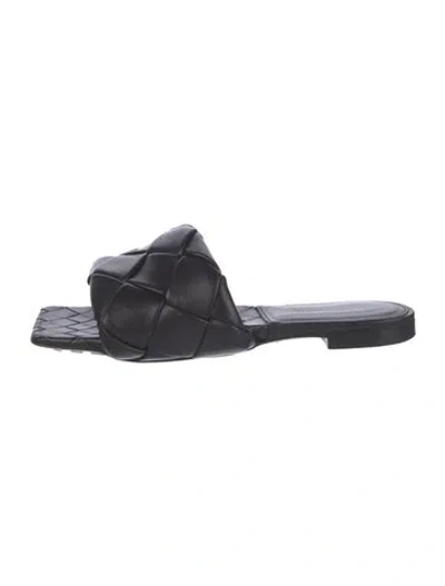 Pre-owned Bottega Veneta Intrecciato Weave Leather Slides In Black