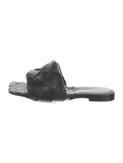Pre-owned Bottega Veneta Intrecciato Weave Leather Slides In Black