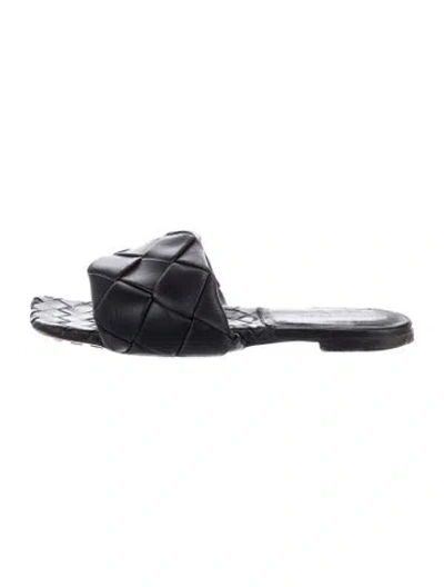 Pre-owned Bottega Veneta Intrecciato Weave Leather Slides In Black