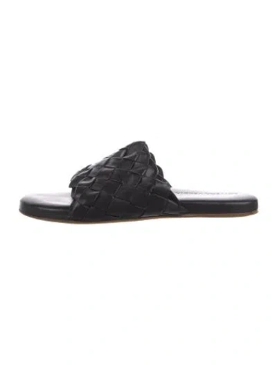 Pre-owned Bottega Veneta Intrecciato Weave Leather Slides In Black