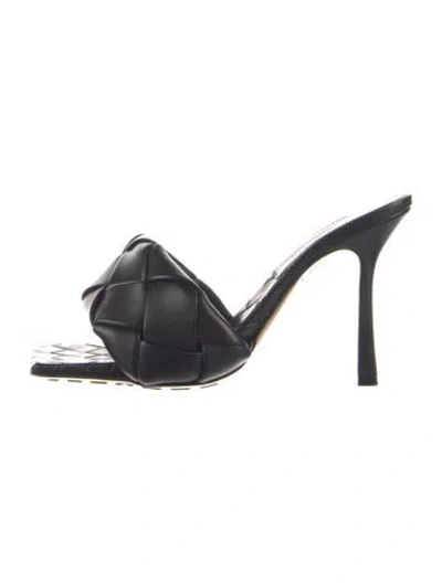 Pre-owned Bottega Veneta Intrecciato Weave Leather Slides In Black