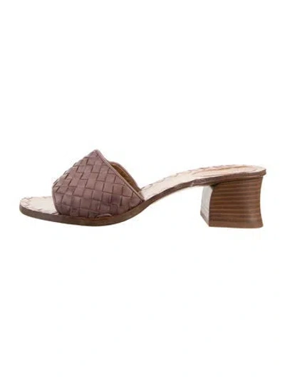 Pre-owned Bottega Veneta Intrecciato Weave Leather Slides In Neutral