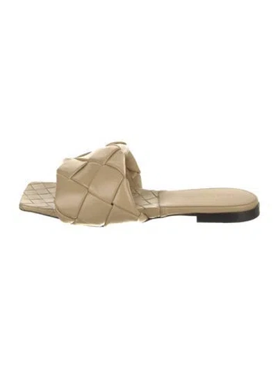 Pre-owned Bottega Veneta Intrecciato Weave Leather Slides In Neutrals