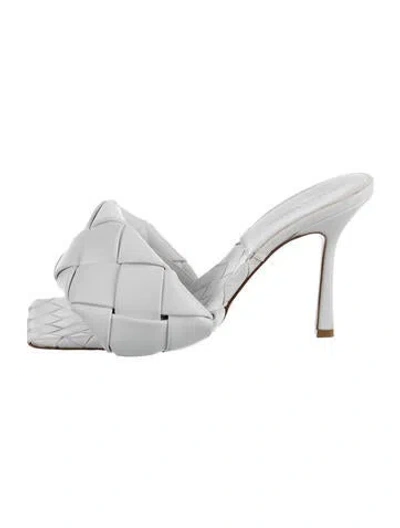 Pre-owned Bottega Veneta Intrecciato Weave Leather Slides In White