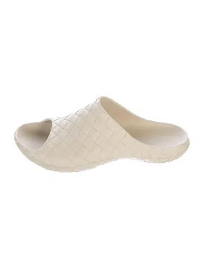 Pre-owned Bottega Veneta Intrecciato Weave Rubber Slides In Neutral