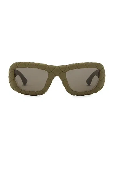Bottega Veneta Intrecciato Wrap Sunglasses In Green