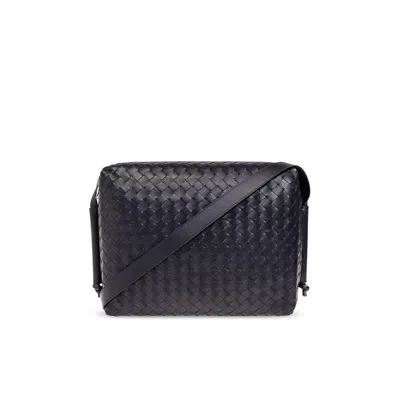 Bottega Veneta Intrecciato Zipped Shoulder Bag In Silver