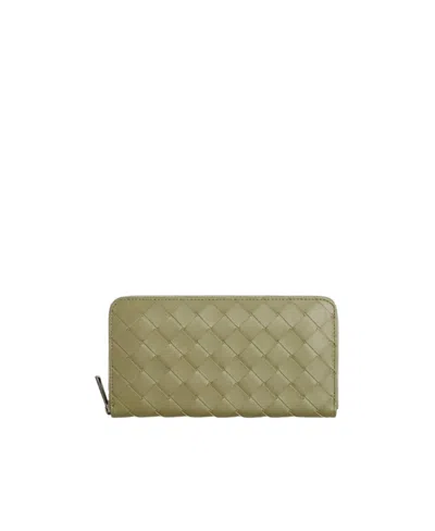 Bottega Veneta Intrecciato Zipper Wallet In Green