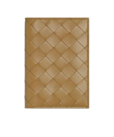 Bottega Veneta Intreciato 15 Passport Holder In Brown
