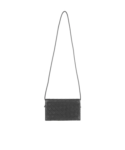 Bottega Veneta Intreciato Clamshell Shoulder Bag In Black
