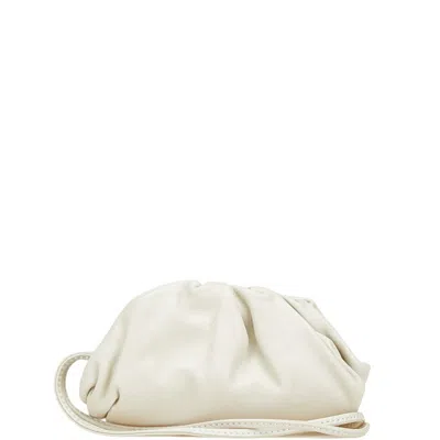 Pre-owned Bottega Veneta Ivory Leather Pouch Shoulder Bag () In White