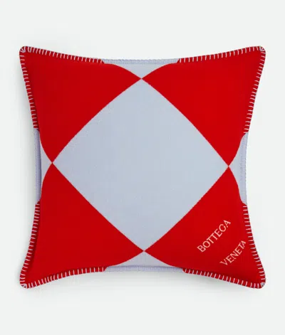 Bottega Veneta Kariertes Jacquard-kissen In Ice/red