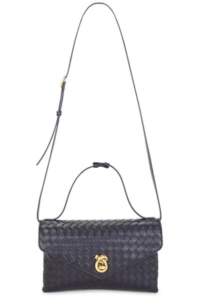 Bottega Veneta Knot Lock Bag In Black