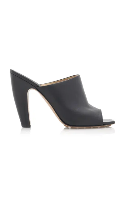 Bottega Veneta Lagoon Leather Mule Sandals In Black
