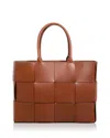 Bottega Veneta Large Arco Leather Tote In Tan