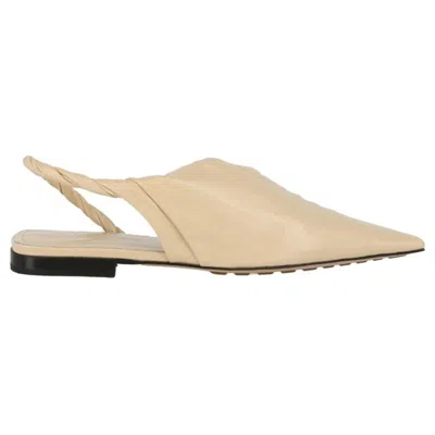 Bottega Veneta Leather Ballerina Shoes In Neutral