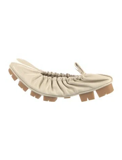 Pre-owned Bottega Veneta Leather Ballet Flats In Neutral