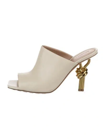 Pre-owned Bottega Veneta Leather Cutout Accent Slides In Neutral