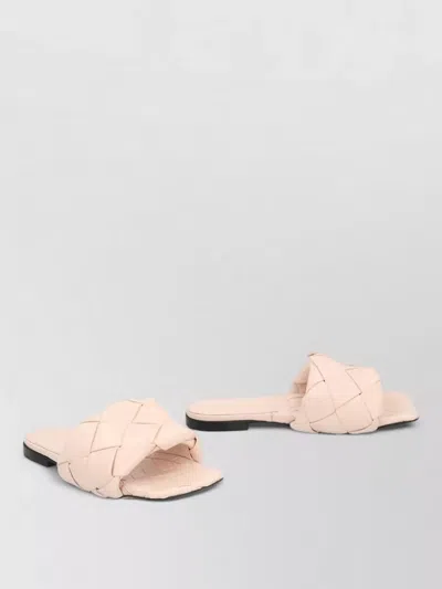 Bottega Veneta Leather Flat Sandals In Neutral